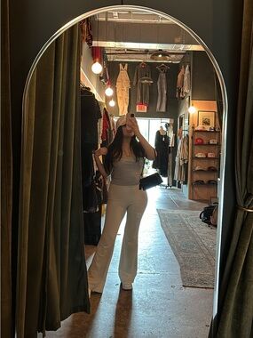 Meet your Posher, Crystal